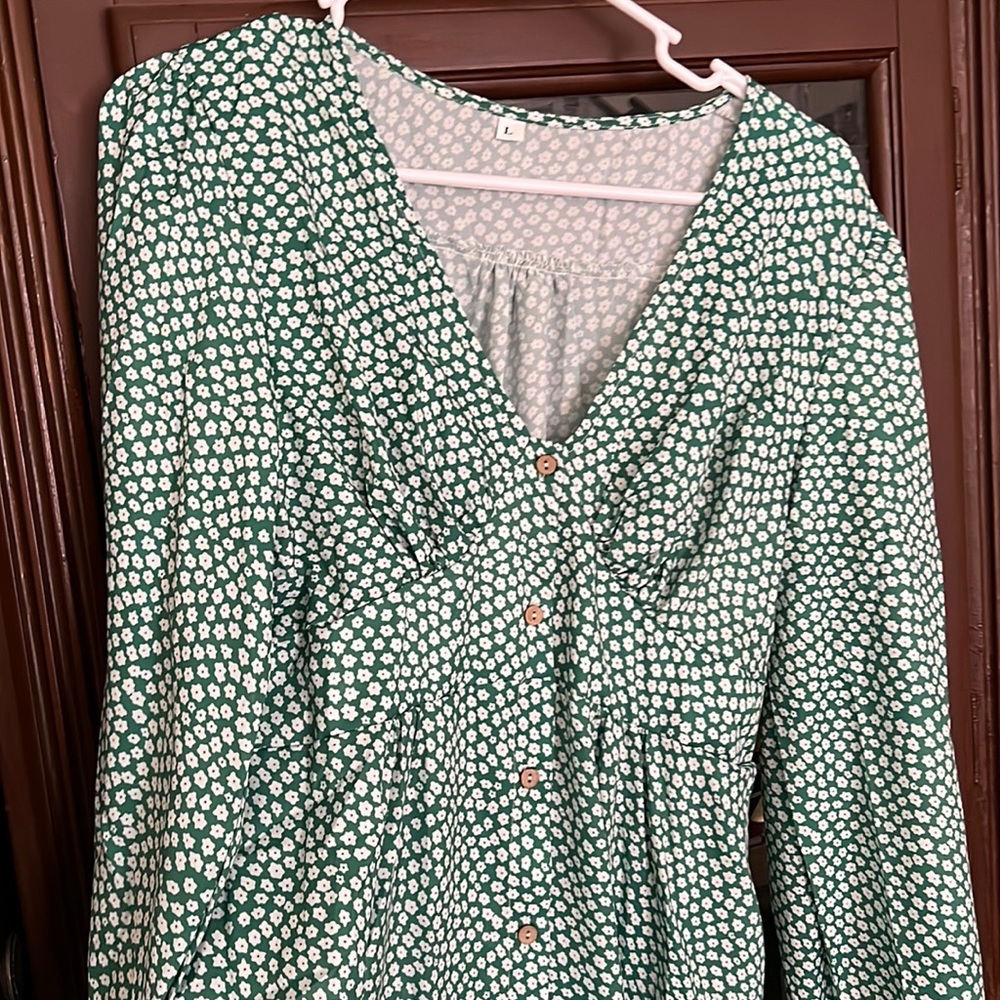 Floral print green dress, button down, new does not have tags